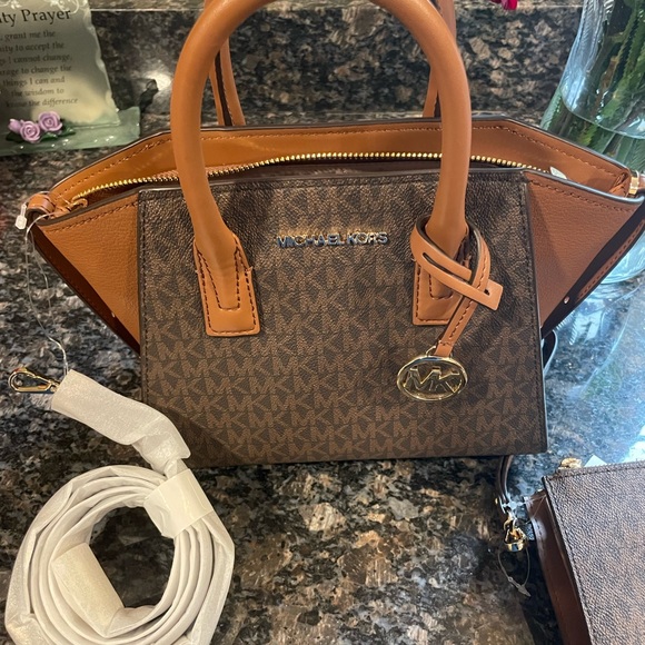 Michael Kors Set - Picture 2 of 9